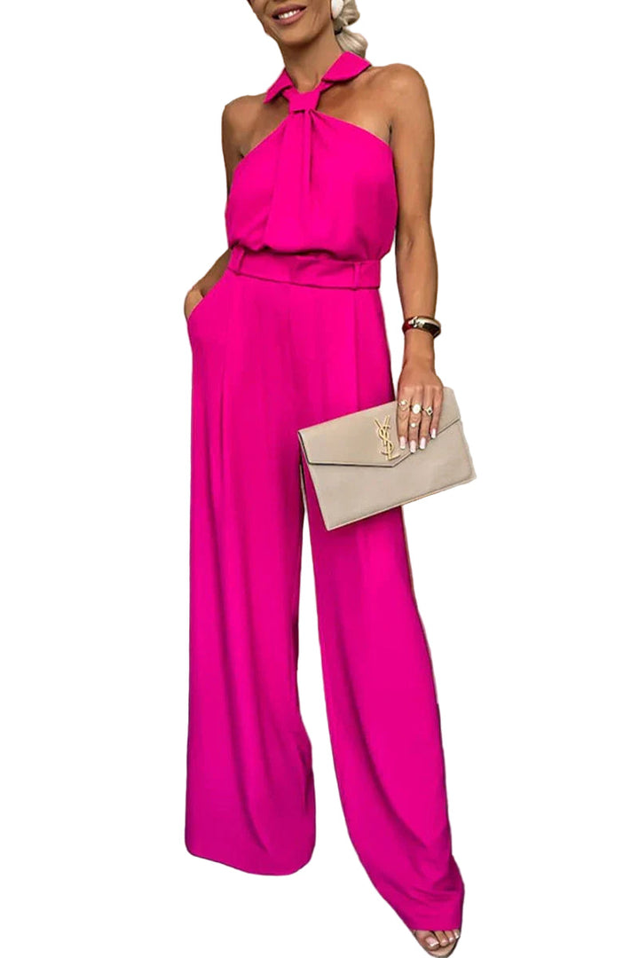 Chic svart damjumpsuit med praktiska fickor, perfekt för en stilren och bekväm vårlook.