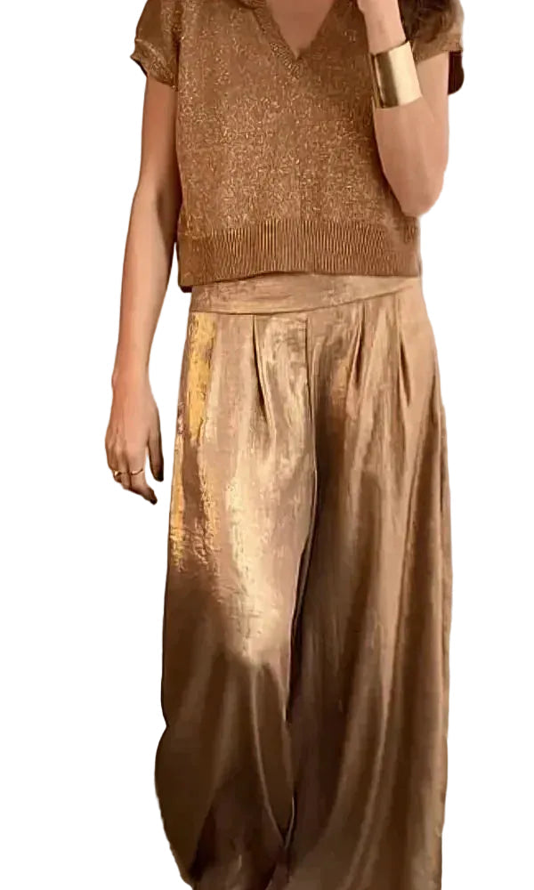 Chict tvådelat kvinnors set, elegant och bekvämt. Perfekt byxset i trendig stil för sommar och fest.