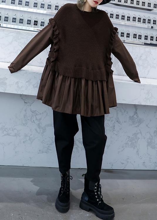 Bekväm stickad sweatshirt i chokladbrunt med hög hals för kvinnor. Idealiskt höstmode, mjukt och värmande.