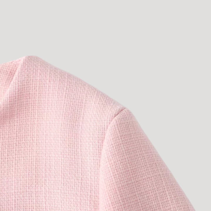 Trendig croppad cardigan för kvinnor, mångsidigt lagerplagg för olika stilar.
