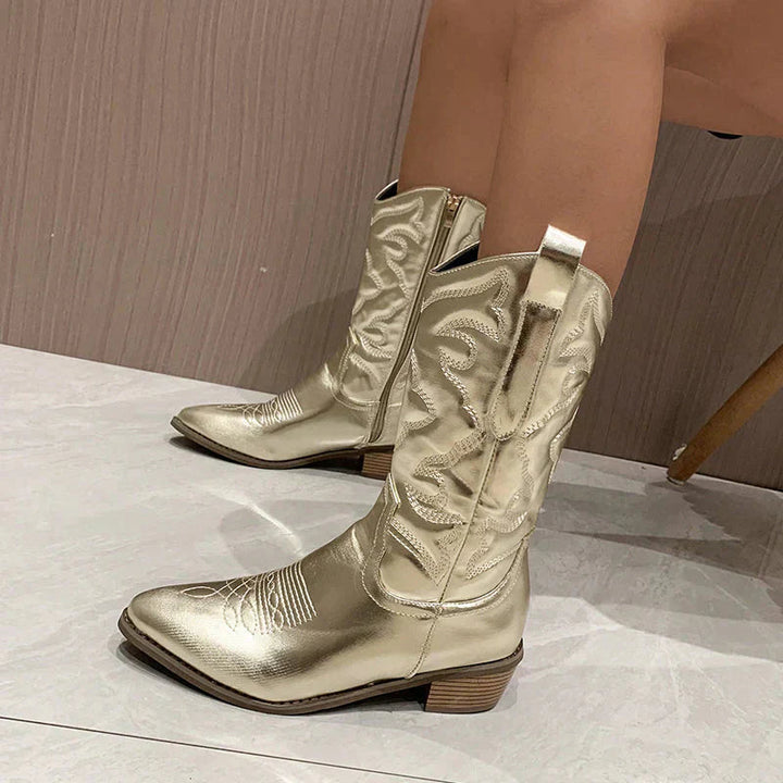 Glansiga metalliska dam cowboystövlar, perfekta höststövlar & vårstövlar. Trendig västerländsk fashion.