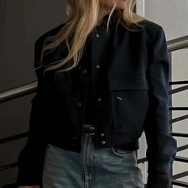 Enkel & chic damjacka, croppad bomberjacka som matchar varje outfit. Ett trendigt ytterplagg.