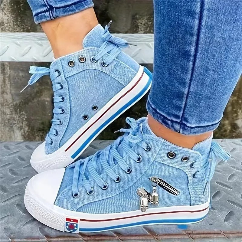 Trendiga blå jeanssneakers för dam, high top modell för en avslappnad stil