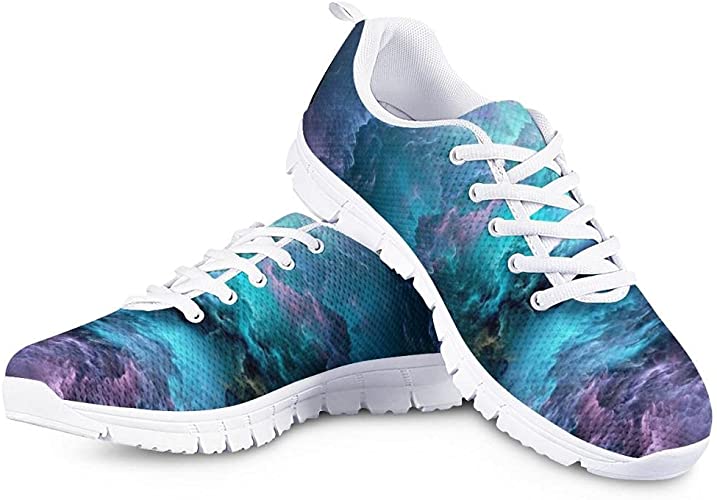 Dam Galaxy Sneakers i rörelse, demonstrerar flexibilitet och komfort för aktiva promenader och fritid.