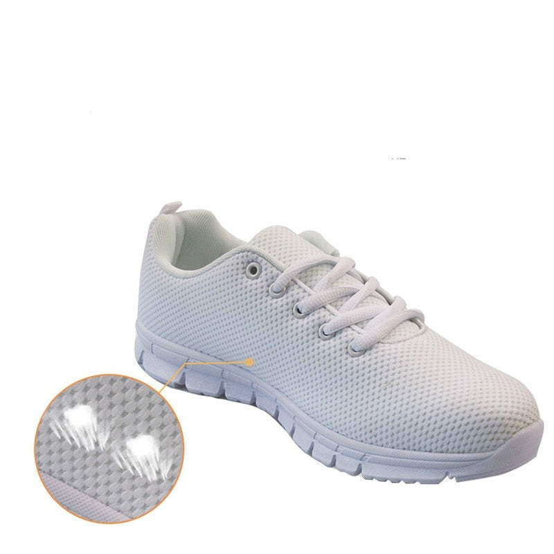 Sidoprofil av Dam Galaxy Sneakers, visar elegant design, stötdämpande sula och galaxdetaljer. Fritidsskor.