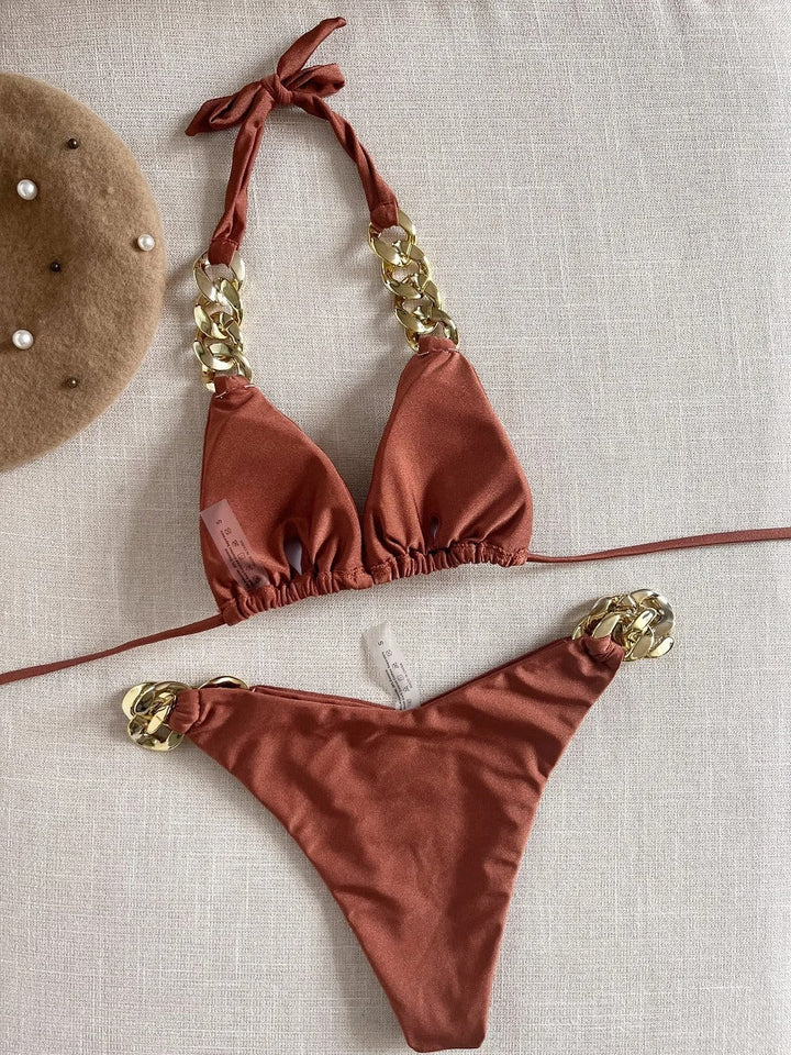 Trendig triangelbikini för dam med halterneck och snygg kedjedetalj, strandmode.
