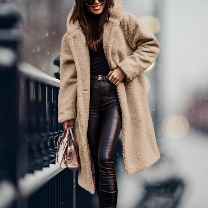 Trendig hettejacka dam i modern stil, mångsidig för lager-på-lager och snygga outfits.