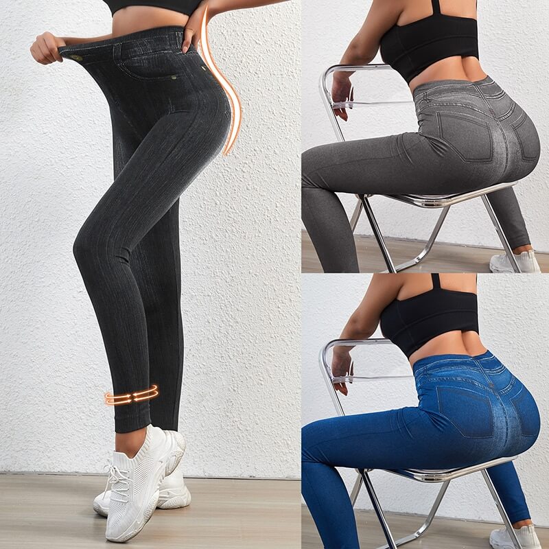 Casual look med dam jeans leggings, hög midja, kombinerat med vit t-shirt.
