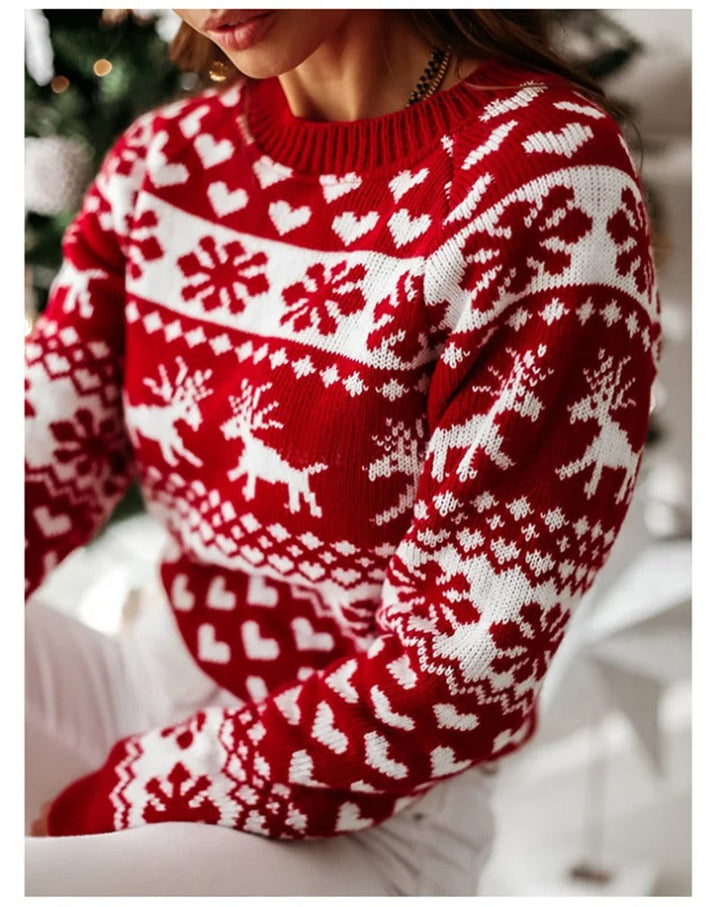 Close-up av stickningen på festlig damtröja med julmotiv. Mjukt material, presentidé.
