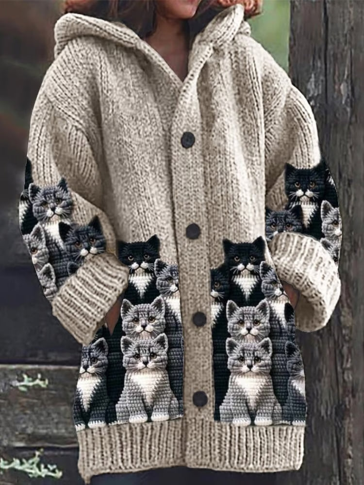 Stickad damkofta i plus size med gulligt kattmotiv. Mjukt vinterplagg för en mysig och avslappnad stil.
