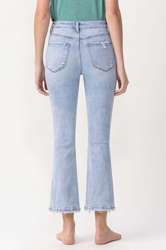 Stilfulla kick flare damjeans i ljus denim, höga i midjan och trendiga