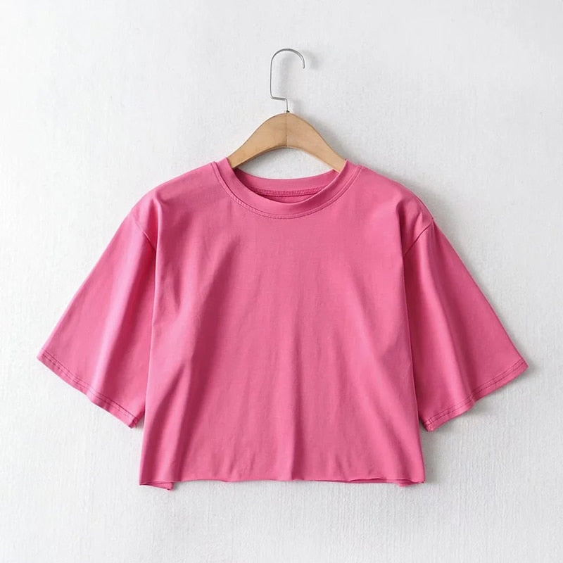 Modern dam croptop, lös modell för sommar. Snygg och bekväm magtröja, trendigt mode.