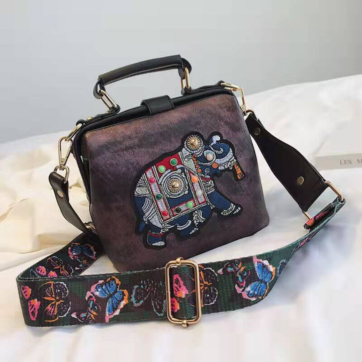 Mandala broderad axelväska, matchar perfekt med boho-kläder. En snygg och praktisk damaccessoar.