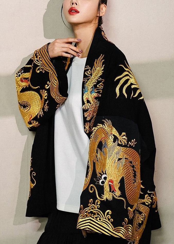 Trendig dam oversized cardigan med unikt drakmotiv. Perfekt avslappnad jacka för svala dagar.