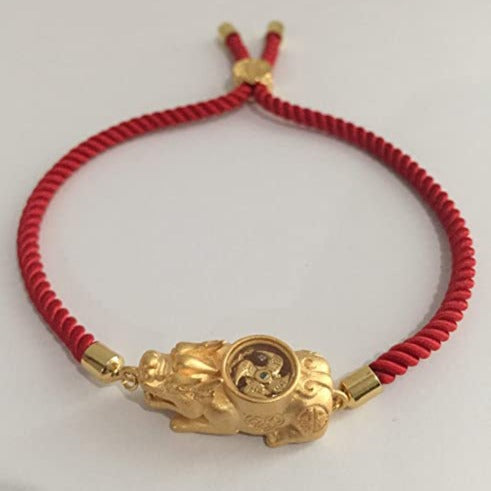 Detaljerat Pixiu smycke för kvinnor. Detta koppararmband lockar tur, välstånd och skydd.