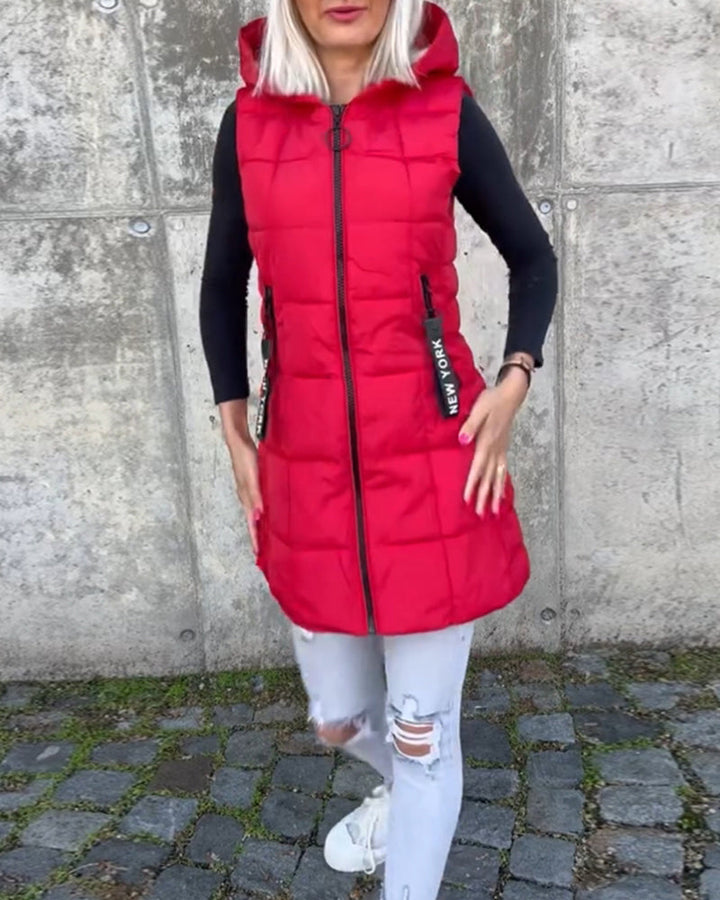 Dam modejacka: quiltad pufferjacka med huva. Trendig långärmad vinterjacka för stilmedvetna.
