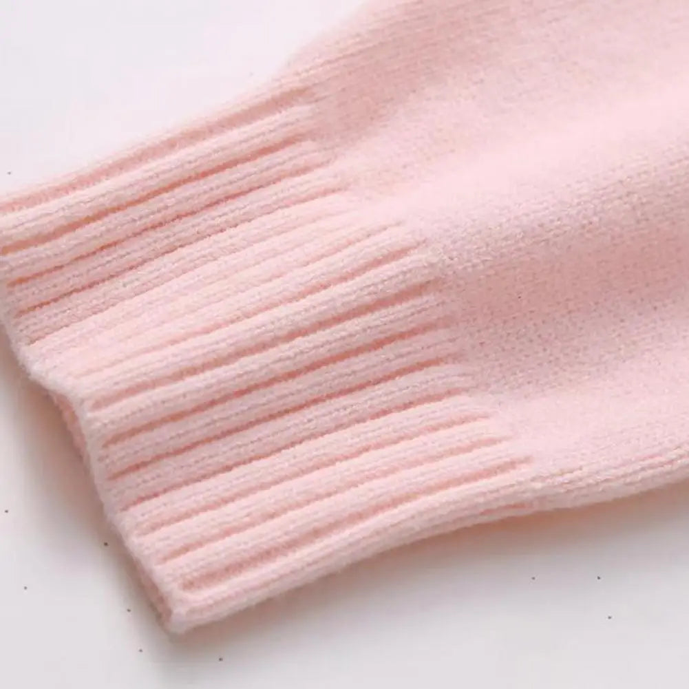 Maxilång stilren damtröja, ribbstickad för en elegant look. Bekväm pullover för modern kvinnors garderob.