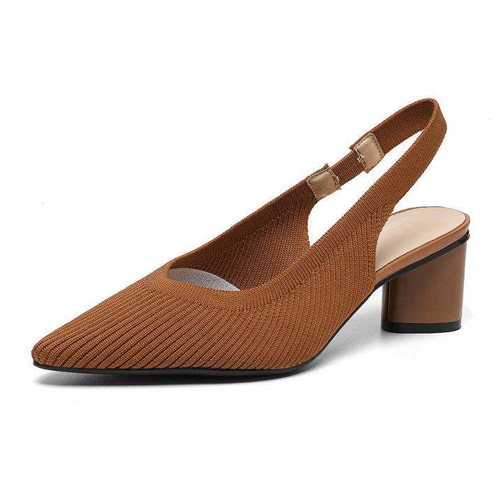 Spetsiga slingback damskor i stickad stil. Elegant låg klack, perfekt för både fest och vardag.