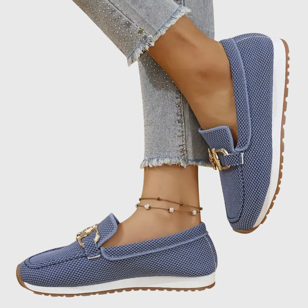 Stilrena slip-on loafers för dam. Lätta att ta på, perfekta för en avslappnad men elegant look.