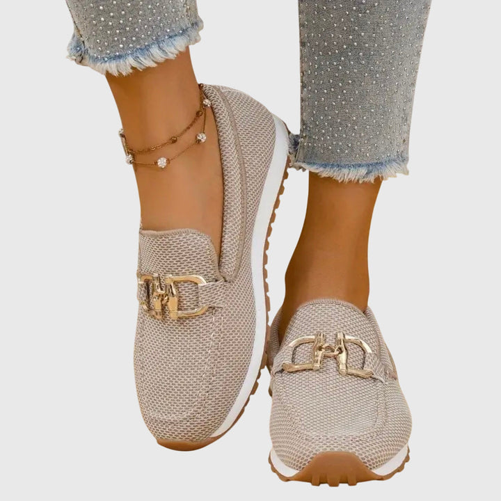Moderna dam loafers i slip-on stil. Mångsidiga skor för våren, sommaren & bekvämt vardagsbruk.
