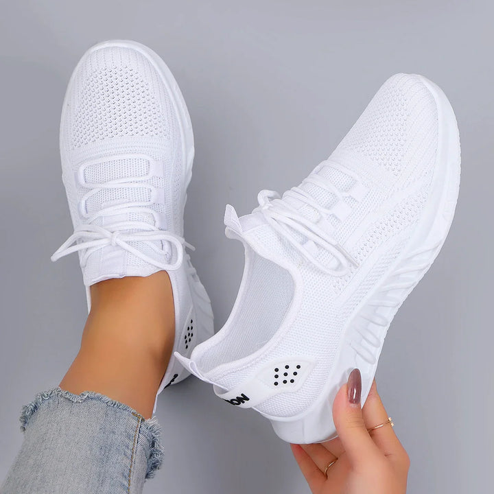 Bekväma damsneakers för träning och promenader, med lättviktig design och andningsbart material.