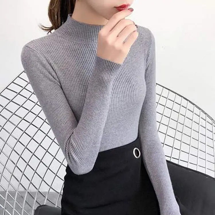 Enfärgad stickad dam pullover med chic mockahals, en mångsidig del i garderoben.