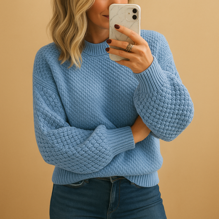 Mysig damtröja med stickad textur, perfekt för vintervärme. Denna långärmade tröja ger en bekväm vardagslook.