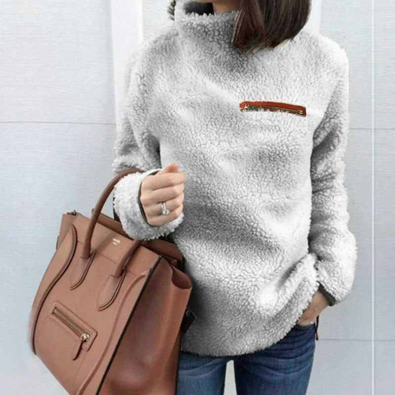 Sköldpaddshalsad damtröja i mjukt material. Bekväm & varm pullover, perfekt för vintergarderoben.