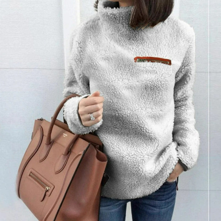 Sköldpaddshalsad damtröja i mjukt material. Bekväm & varm pullover, perfekt för vintergarderoben.