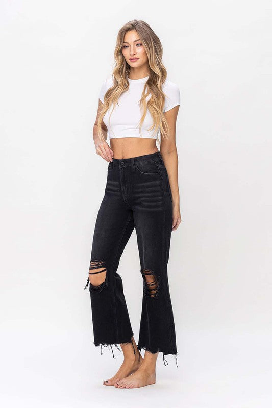 Svarta damjeans i cropped flare-design, en retroinspirerad klassiker i denim.