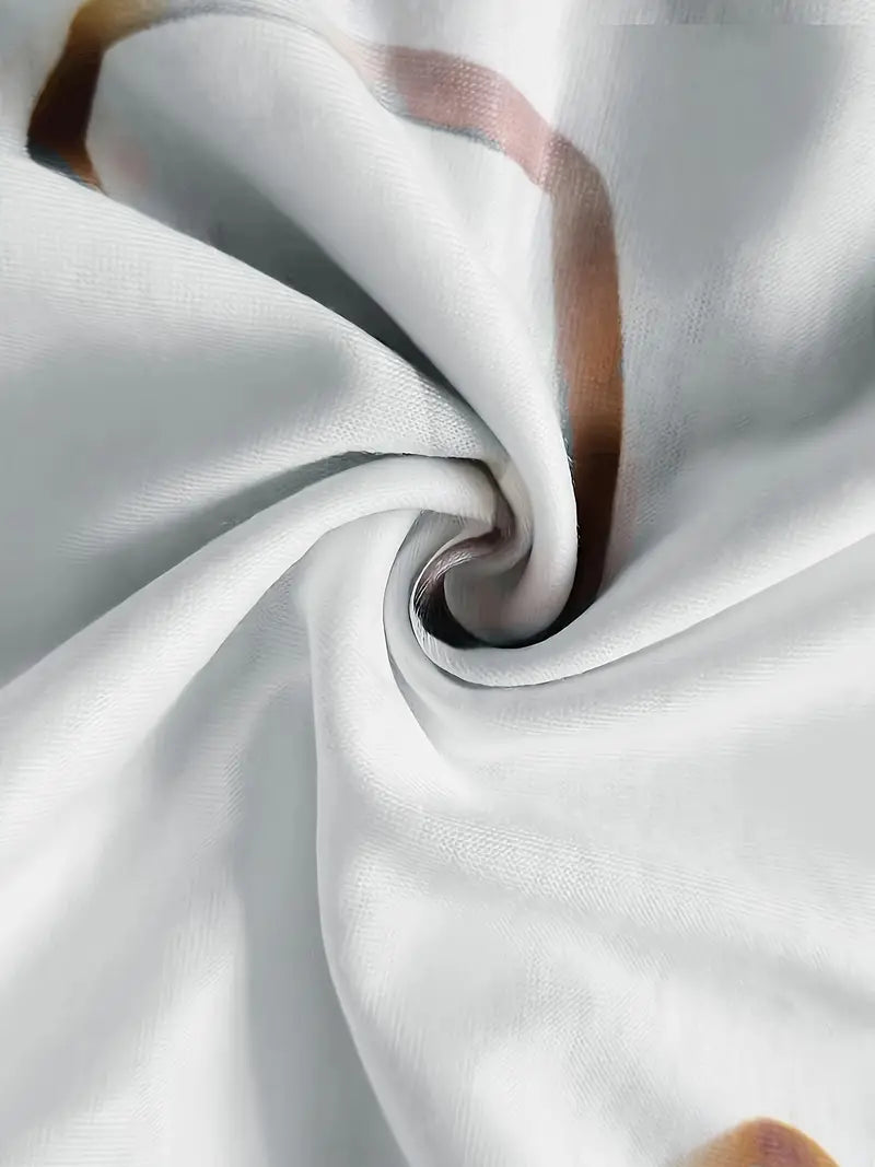Detaljbild av dam t-shirt med diagonalt hjärttryck som visar den lekfulla designen och tygkvaliteten.