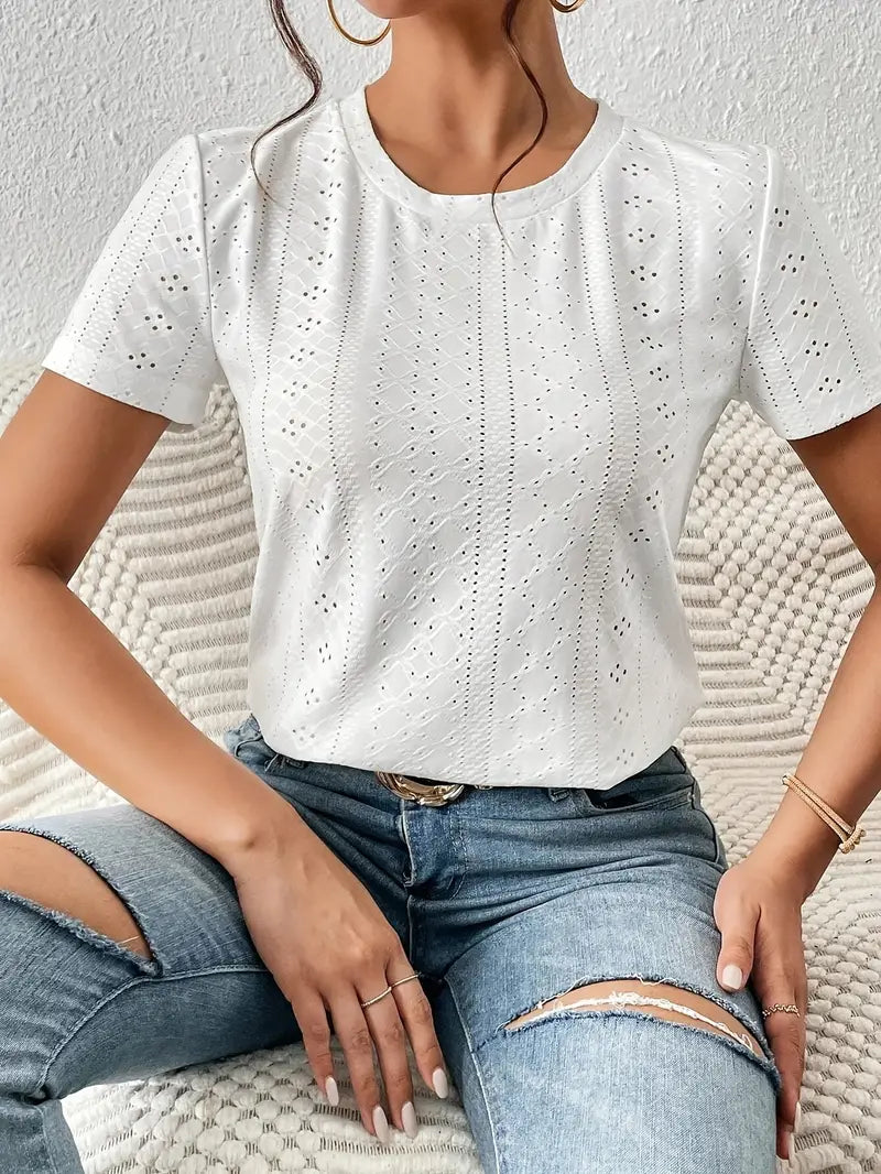 Dam t-shirt med rund hals, perfekt för bekväm vardagsstil. Mjukt kortärmat plagg för vår och sommar.