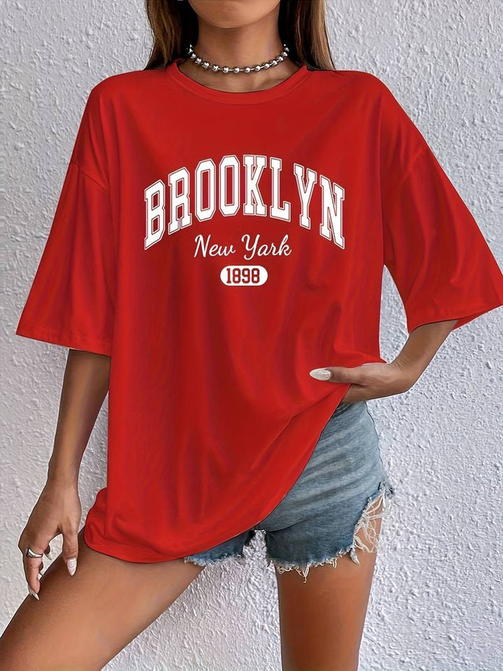 Dam t-shirt, Brooklyn tryck, rund hals, sommartröja, avslappnad passform. Trendig vardagströja.