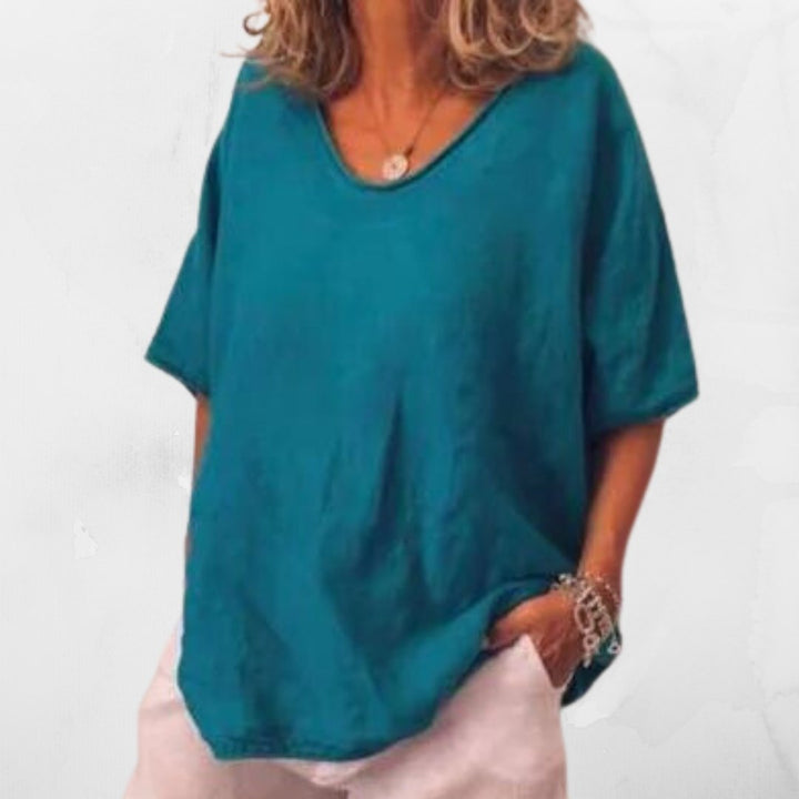 Oversized dam t-shirt i vitt, idealisk för bekvämt vardagsmode och sommar. Mångsidig och ledig passform.