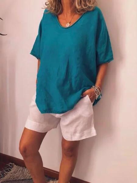 Dam t-shirt oversized i ljusblått, en ledig sommarfavorit för enkel och stilren vardagslook. Mångsidig.