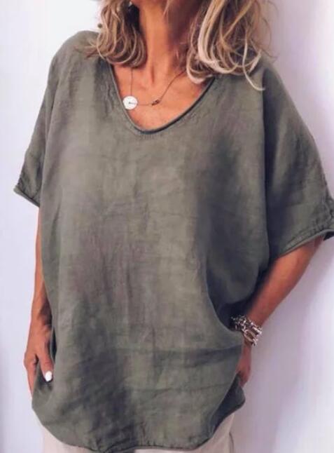 Oversized dam t-shirt i grått, perfekt för en mångsidig och bekväm stil. Enkel fritids- och vardagslook.