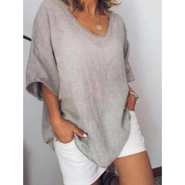Dam t-shirt oversized i grön nyans, idealisk för sommar och ledig fritid. Bekväm och stilren design.