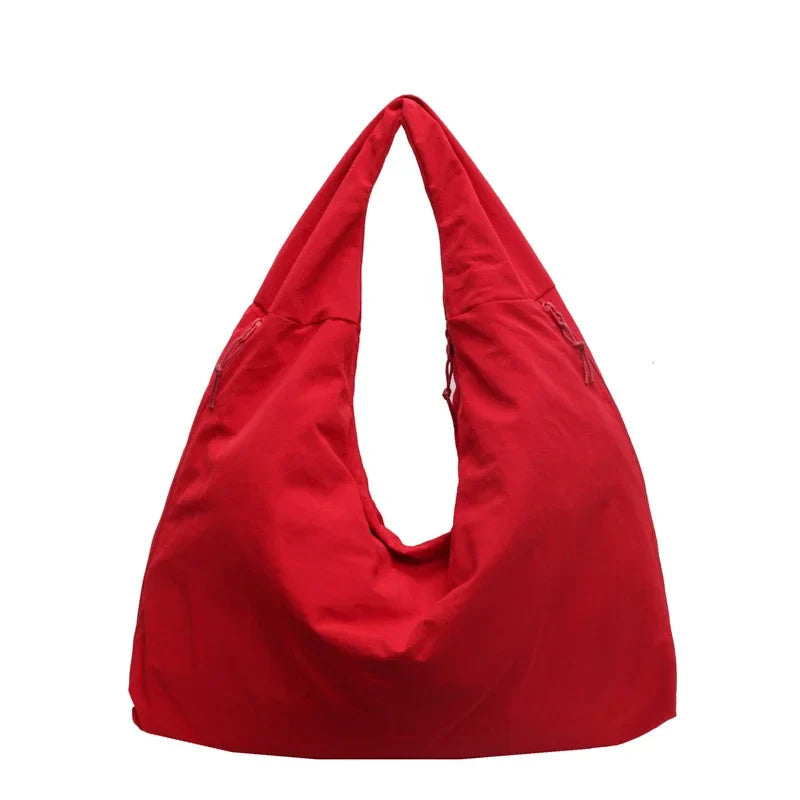 Maskintvättbar Tote Bag för dam, perfekt för en aktiv livsstil. Lätt att hålla ren och fräsch.