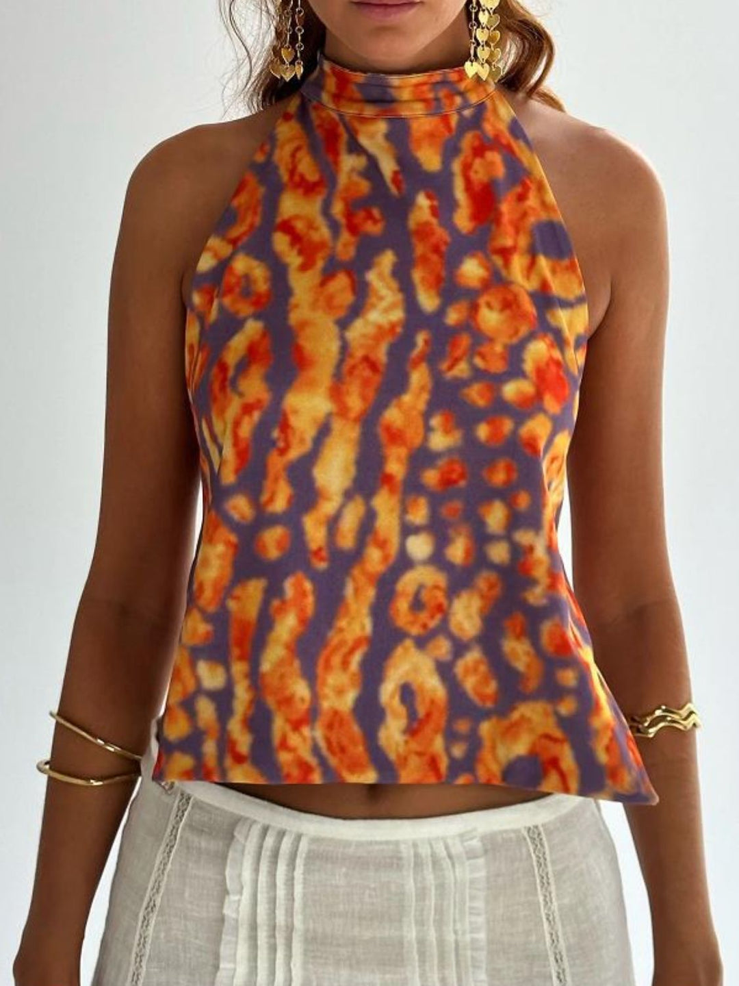 Chic rygglös dam tanktop, tryckt mönster, perfekt som sommarplagg.