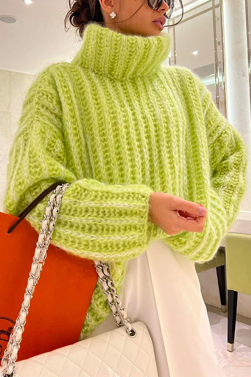 Stilren dam polotröja med drop shoulder, färgstark och avslappnad för trendig vinterstil.