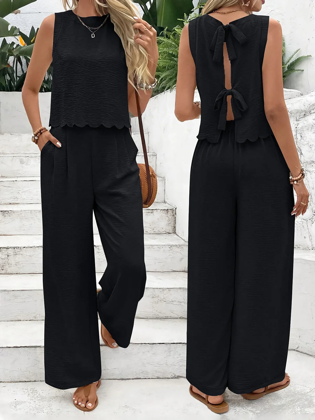 Elegant tvådelat damset: ärmlös blus och vida byxor, idealiskt för semester och ledig stil.