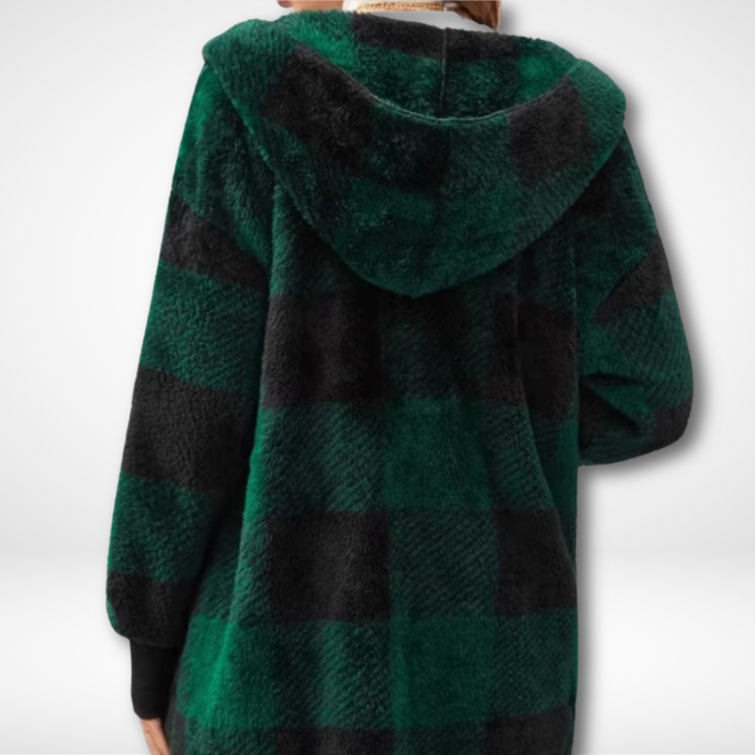 Kvinna bär stilren rutig cardigan: Öppenkofta för vardag och mode. Bekväm och vattentät design.