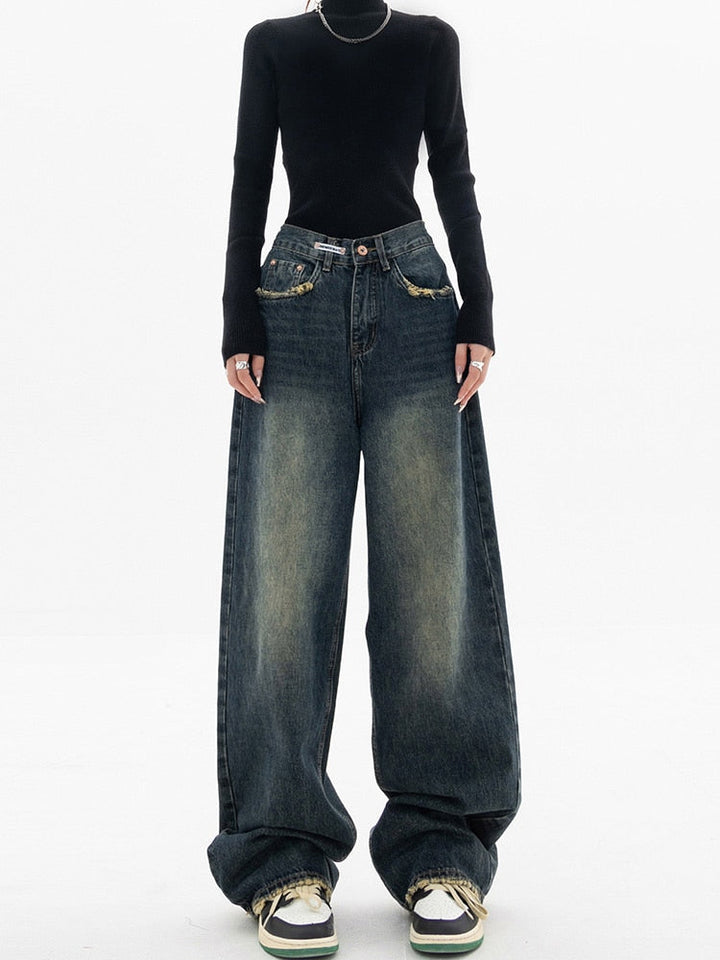 Dam retro baggy jeans i hög midja, perfekt för streetstyle mode och vardagsbruk, bakifrån.