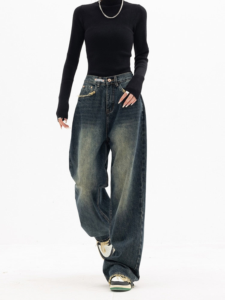 Närbild på textur av Dam Vintage Baggy Jeans, denimtyg med hög midja och modern passform.