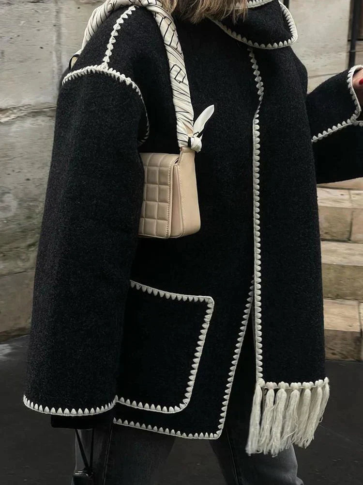 Värmande dam vinterjacka, lång design för maximal komfort under kalla dagar.