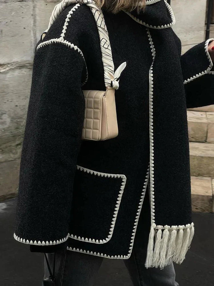 Värmande dam vinterjacka, lång design för maximal komfort under kalla dagar.