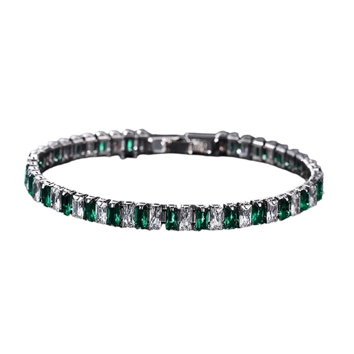 Damarmband med glittrande kubiska zirkoner. Perfekt för elegans och vardagslyx.