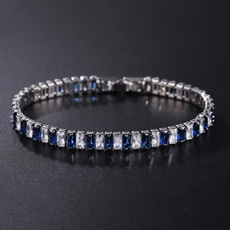 Tidlöst zirkonarmband för kvinnor, strålande med kubisk zirkonia. Elegant accessoar.