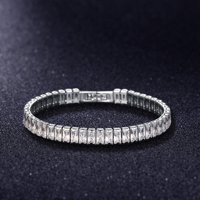 Vackert zirkonarmband för damer, som utstrålar tidlös elegans. En fin presentidé.