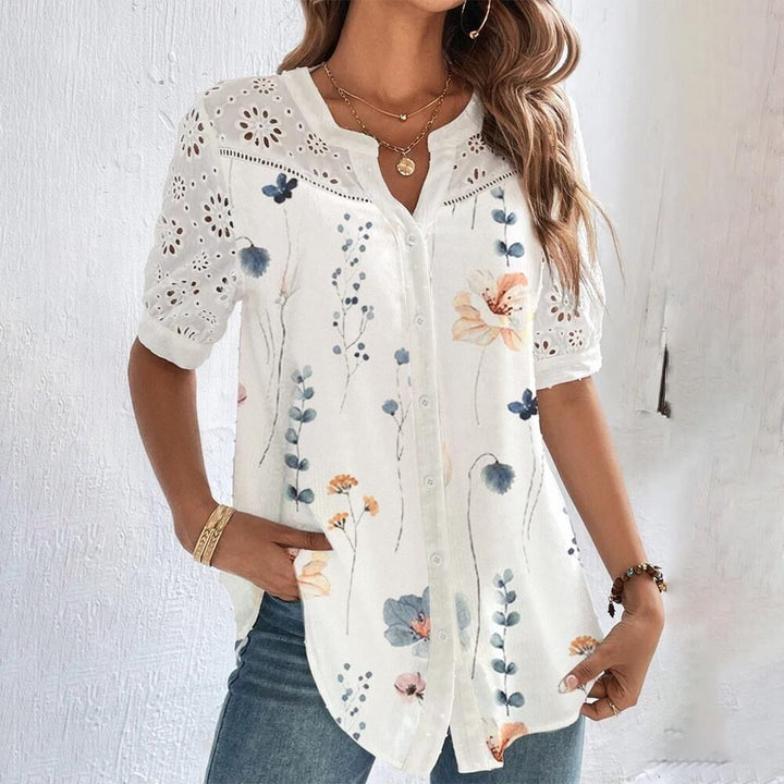 Modern damblus med lekfullt, abstrakt tryck, perfekt att kombinera för en avslappnad eller uppklädd look.